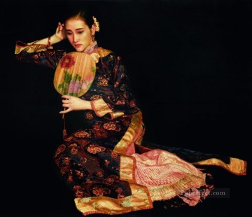 Chino Painting - Amapolas 1991 Chica china Chen Yifei